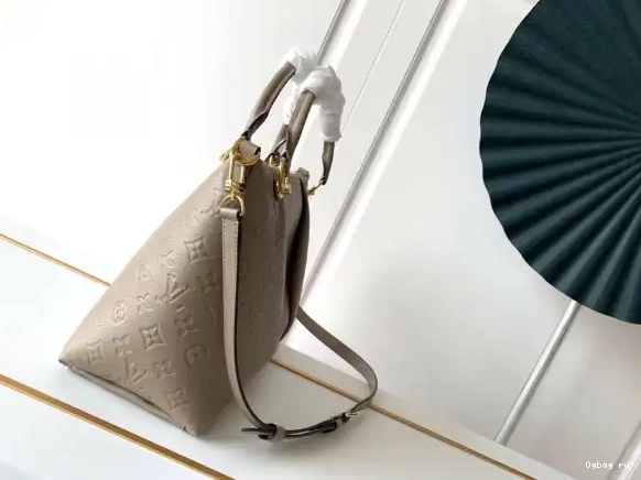V LOUIS TOTE MM VUITTON 0425